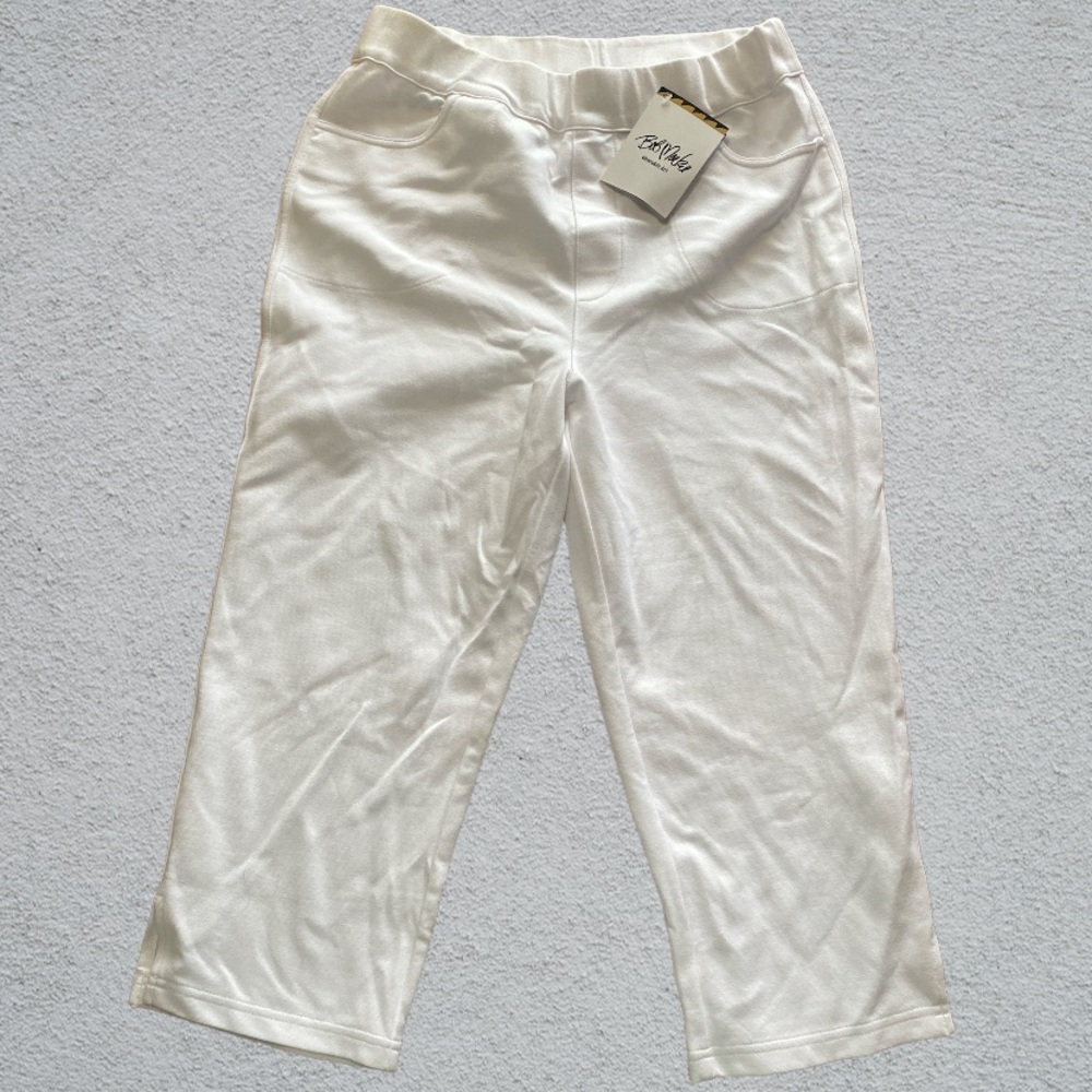 Bob Mackie Wearable Art White Stretch Knit Pull on Capri Pants
